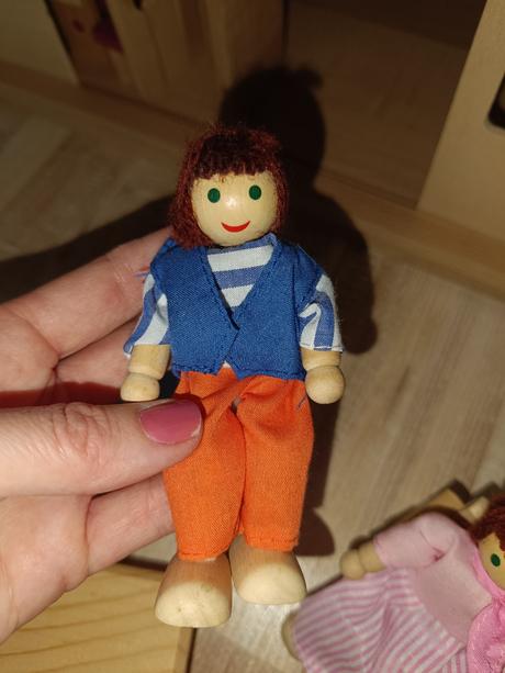 Drevený domček s príslušenstvom,