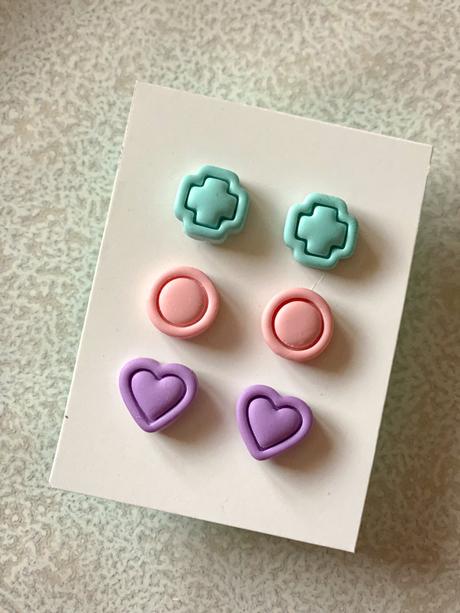 Minimalistická paletka napichovacích náušníc, 