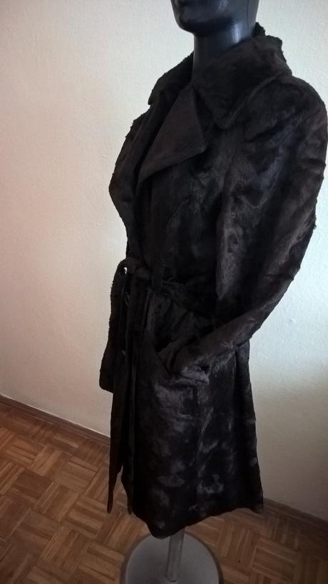 Plyšový kabát, 42