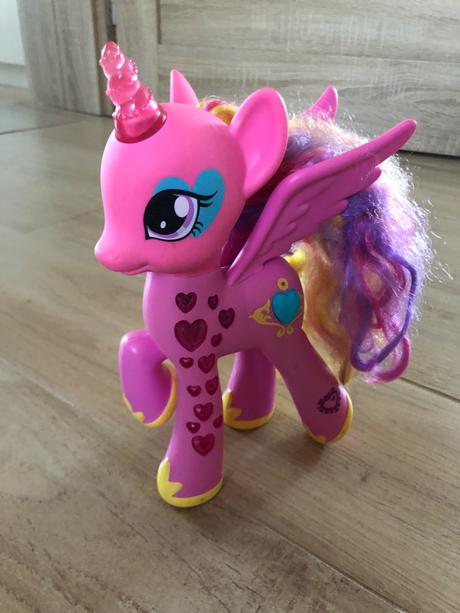 Hrací a svietiaci pony, 