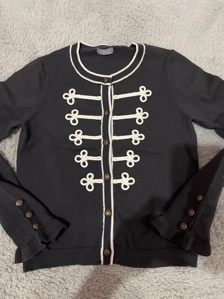 Sveter next, next,128