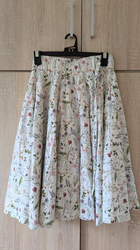 Kvietkovana sukna zo sashe, xs