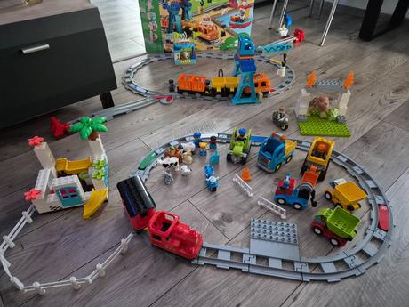 Lego vlaky + dinosaury,