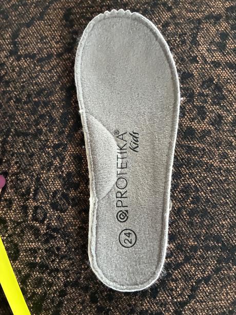 Cizmi vo vynikajucom stave, protetika,24