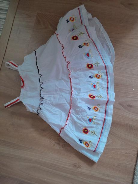 Predá detské šaty, 92