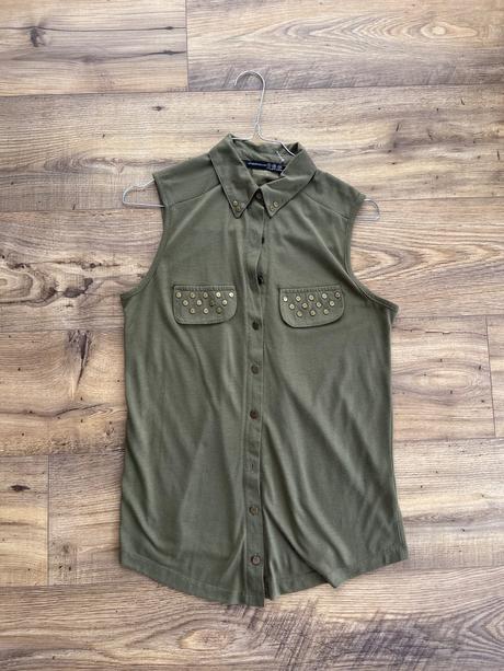 Košeľa, atmosphere