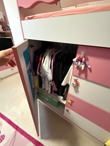 Dievčenský nábytok, 