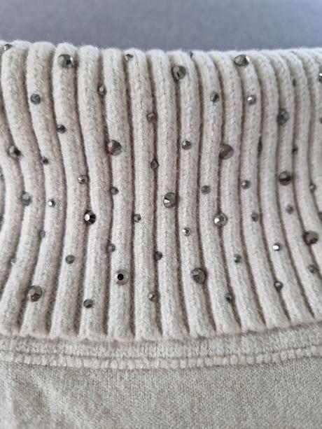 Rolák s kamienkovou aplikáciou, s