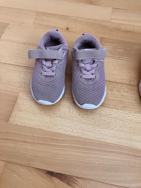 Botasky a sandálky, 25