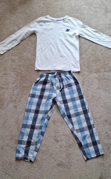 Pyžamo, reserved,110