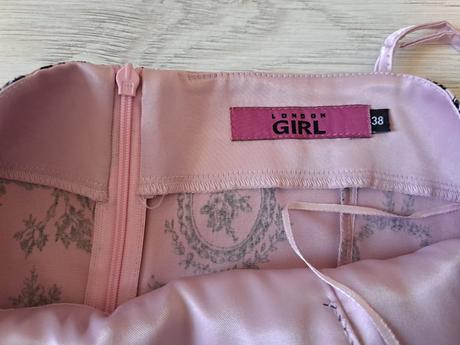 Saténové spoločenské šaty, m