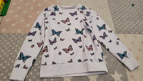 Mikina s motylikmi, 146