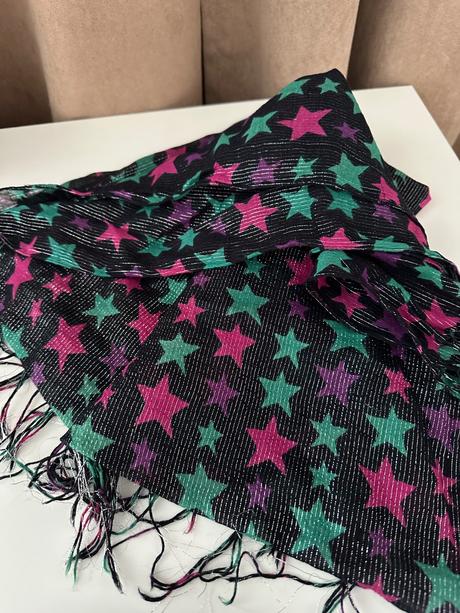 Veľká čierna šatka s hviezdičkami, 