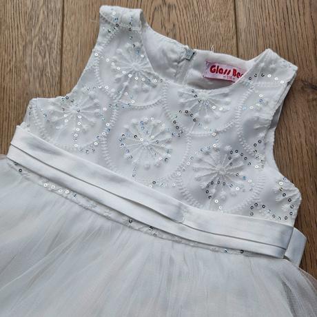 Biele nadýchané šaty, 116