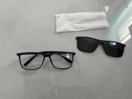 Okuliarovy ram so slnecnym klipom,