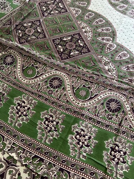 Prehoz na posteľ alebo obrus india, 