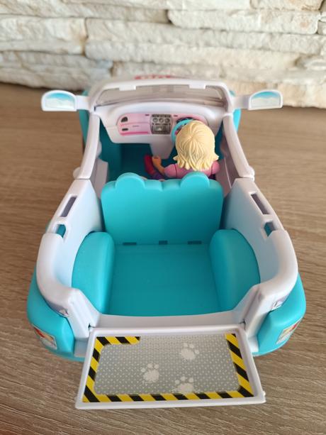 Snehová záchranka-helikoptéra, terénne auto, iglu,