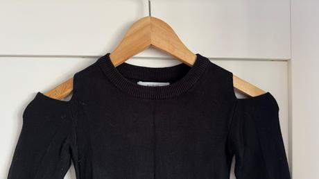 Šaty s vykrojenými plecami, reserved,134