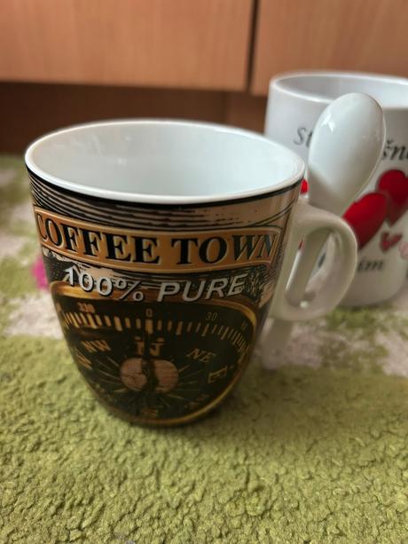 5 ks rôznych šálok, 