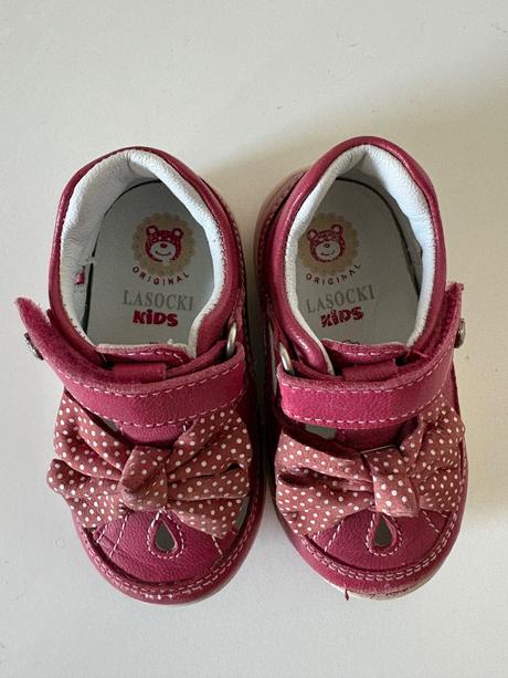 Sandálky, lasocki,19