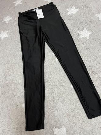 Čierne lesklé leginky m, m