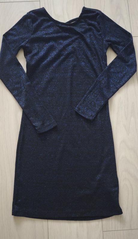 Šaty s jemnými trblietkami, s