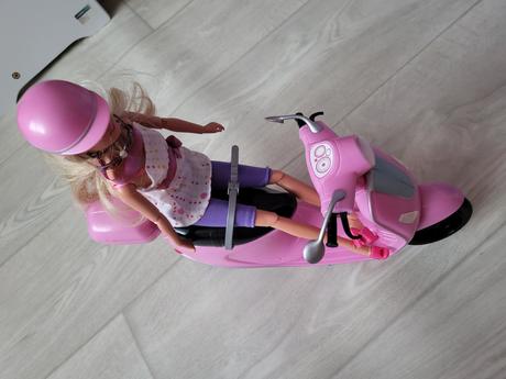 Bábika steffi na skútri, 