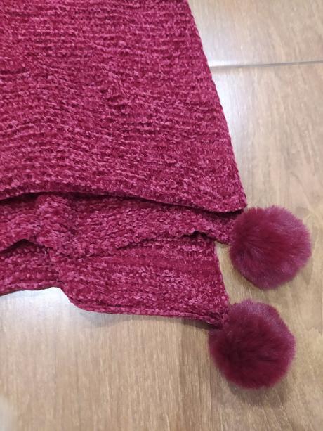 Dlhý žinilkový šál, 