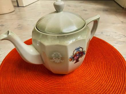 Starožitný perleťový čajník, 