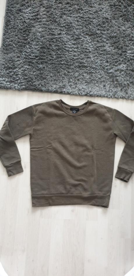 Mikina č.36, atmosphere,36