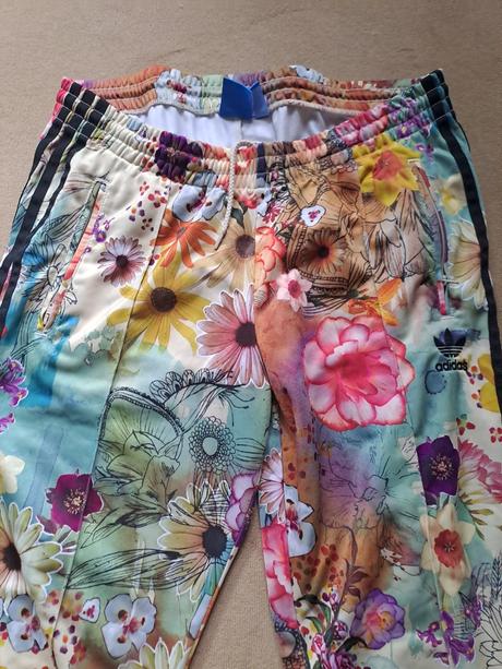 Kvetovane nohavice tepláky adidas, adidas,m