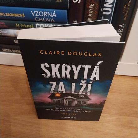 Skrytá za lží - claire douglas, 