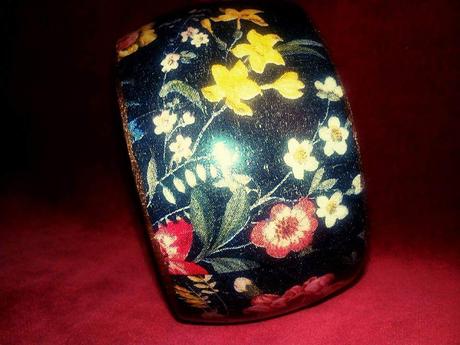 Drevený náramok kvetinkový, 