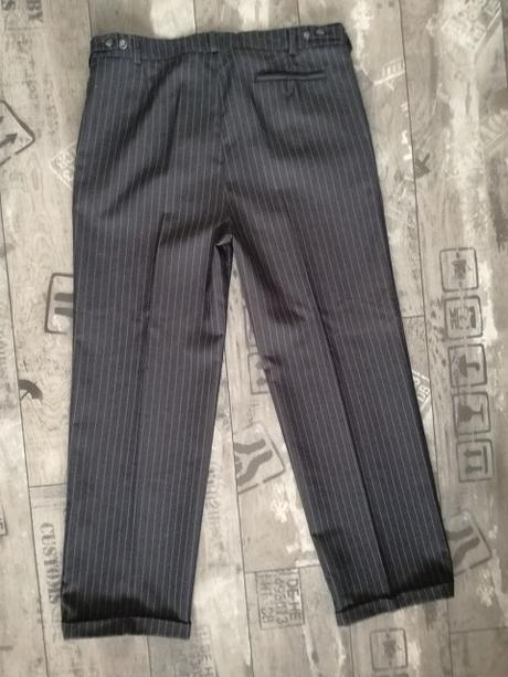 Oblek veľkosť 52, 52