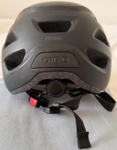 Giro čierna unisex cyklistická prilba+zámok+pumpa, 