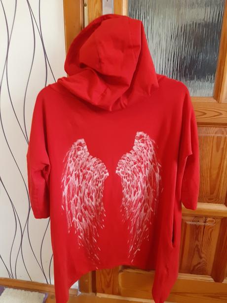 Na predaj univerzálna mikina., 