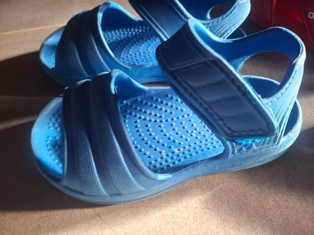 Modré ľahké sandálky, 24