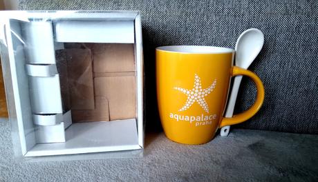 Šálka lyžička hrnček aquapalace praha ako nové, 