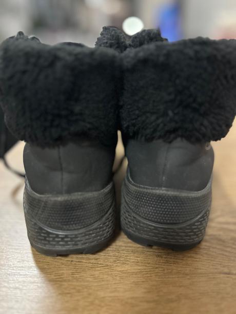 Krasne topánky s kozušinkou, skechers,36