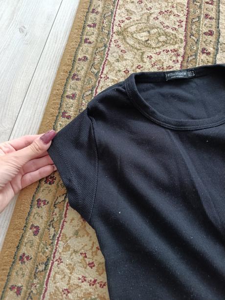 Čierne tričko, stradivarius,s