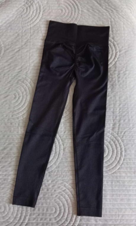 Dámske čierne push up legíny - veľkosť s, s