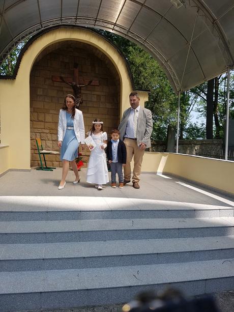 Plisované modré šaty, 