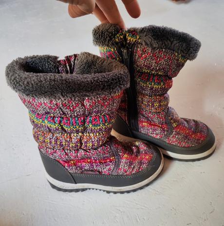 Dievčenské farebné snehule, 27