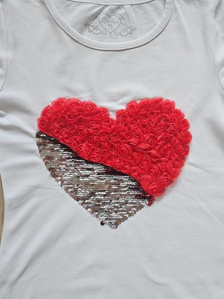 Tričko so srdiečkom, 110