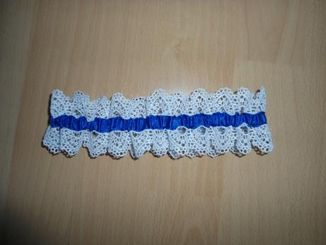 Svadobný podvazok s tm. modrou stužkou, 