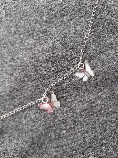 Náhrdelník s motýlikmi,