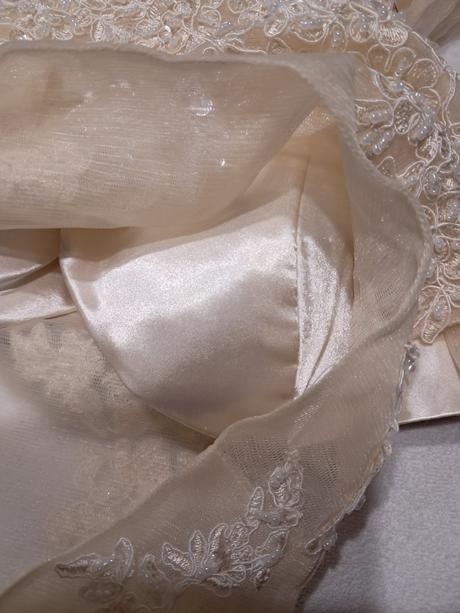 Slávnostné šaty, m