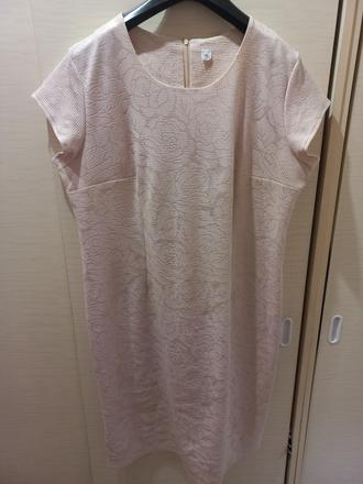 Damske saty a sukne, 48