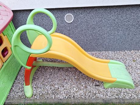 Šmykľavka  a zahradny domček, 