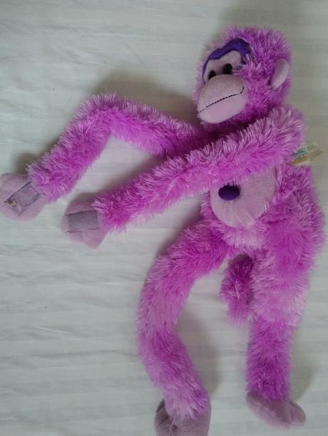 Plyšová fialová závesná opička, 71 cm animal alley,